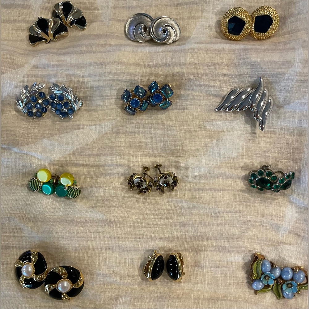 Vintage Clip On Earrings 12 pair, in great condition.